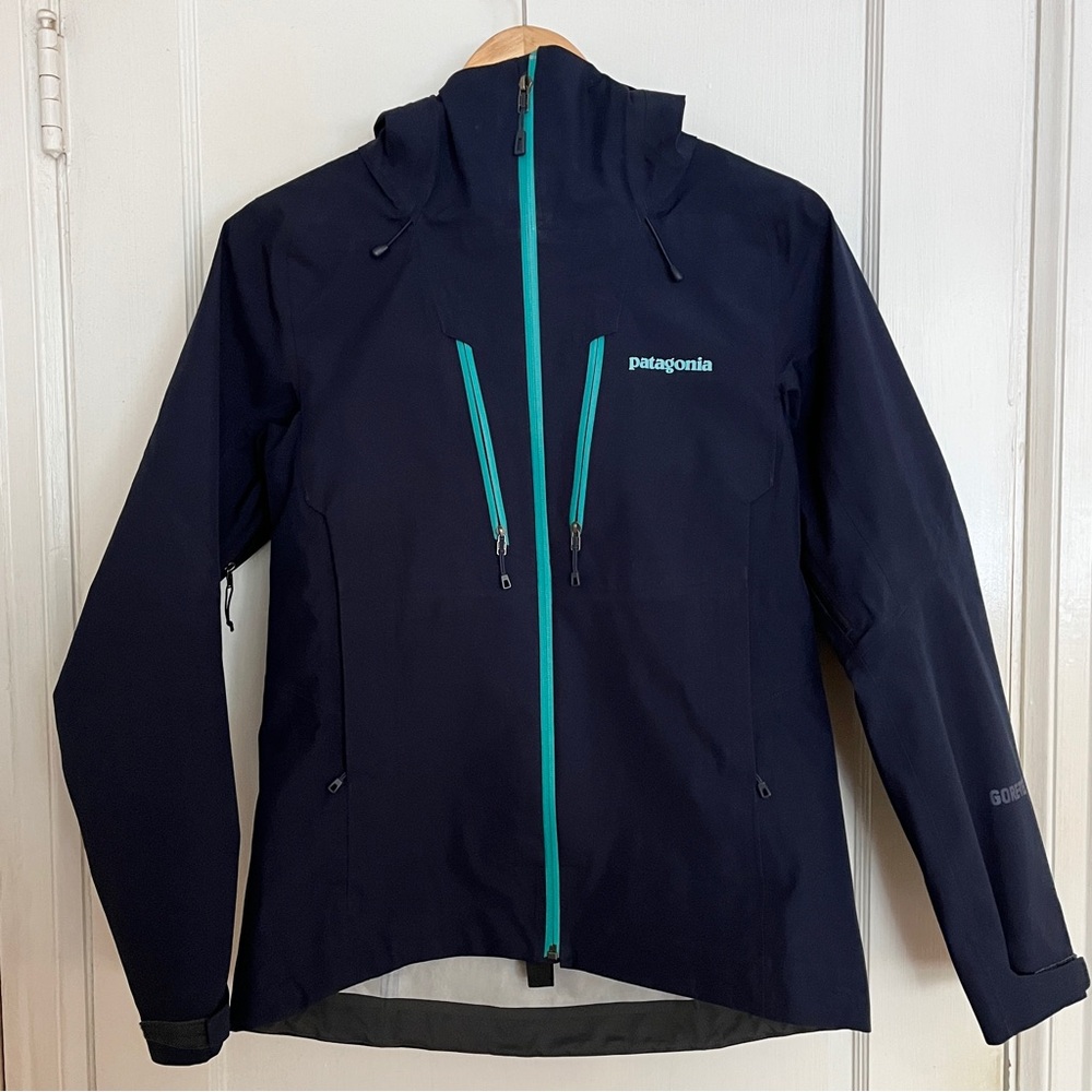 ☔️ Patagonia Women’s Triolet jacket Midnight Navy size Small